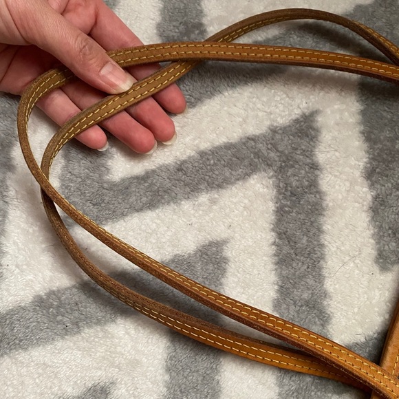 Louis Vuitton Neverfull MM - Picture 10 of 16